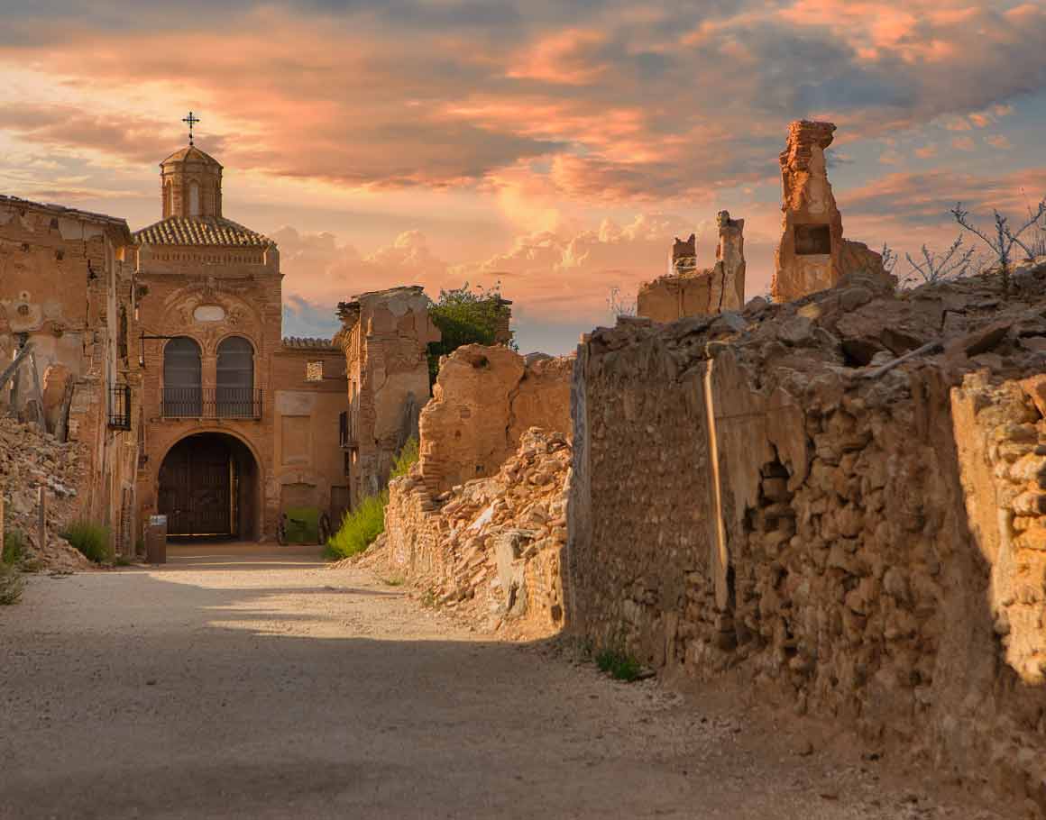 Visita al Pueblo Viejo de Belchite + Guías para descubrir el destino - Imagen 3