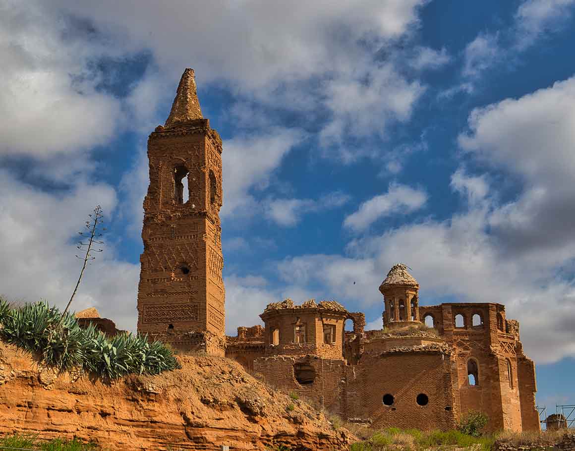 Visita al Pueblo Viejo de Belchite + Guías para descubrir el destino - Imagen 8